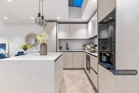 2 bedroom bungalow to rent, Grove End House, London, NW8