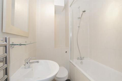 2 bedroom apartment to rent, Trinity Road, London, SW17