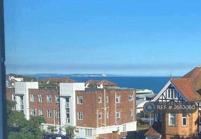 Lounge Southerly Aspect -View Of The Isle Of Wight