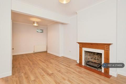 5 bedroom terraced house to rent, Afghan Road, London, SW11
