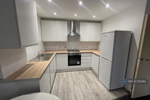 2 bedroom flat to rent, Alexandra Park House, Manchester, M16