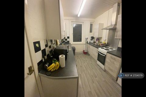 2 bedroom flat to rent, Killin Avenue, Dundee, DD3