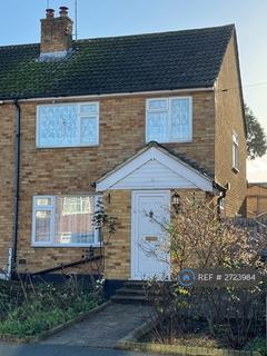 3 bedroom semi-detached house to rent, Meadgate Avenue, Chelmsford, CM2