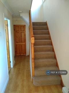 3 bedroom semi-detached house to rent, Meadgate Avenue, Chelmsford, CM2