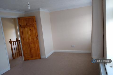 3 bedroom semi-detached house to rent, Meadgate Avenue, Chelmsford, CM2