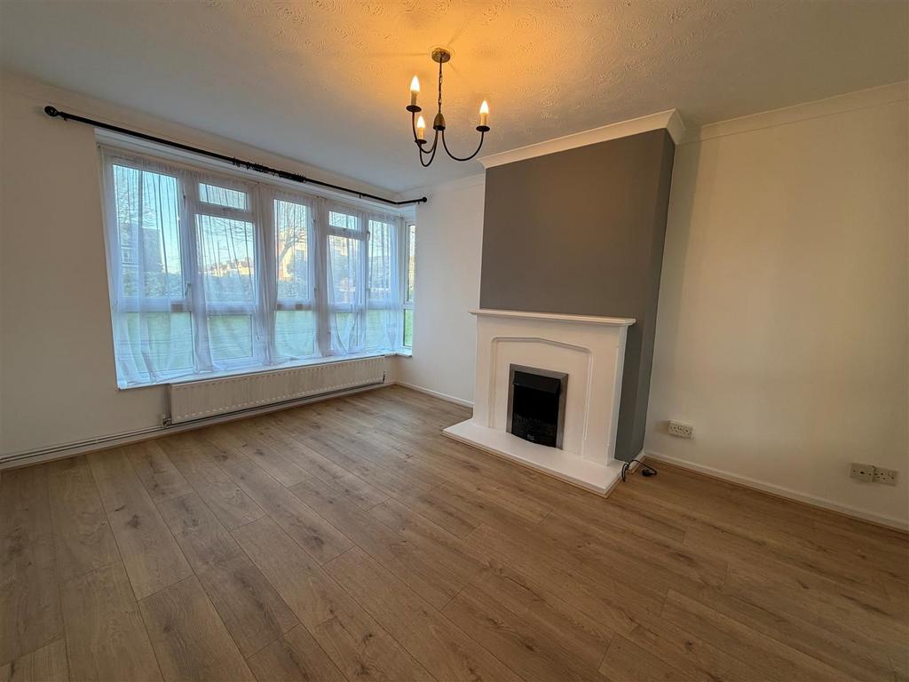 Living Room 1.jpg