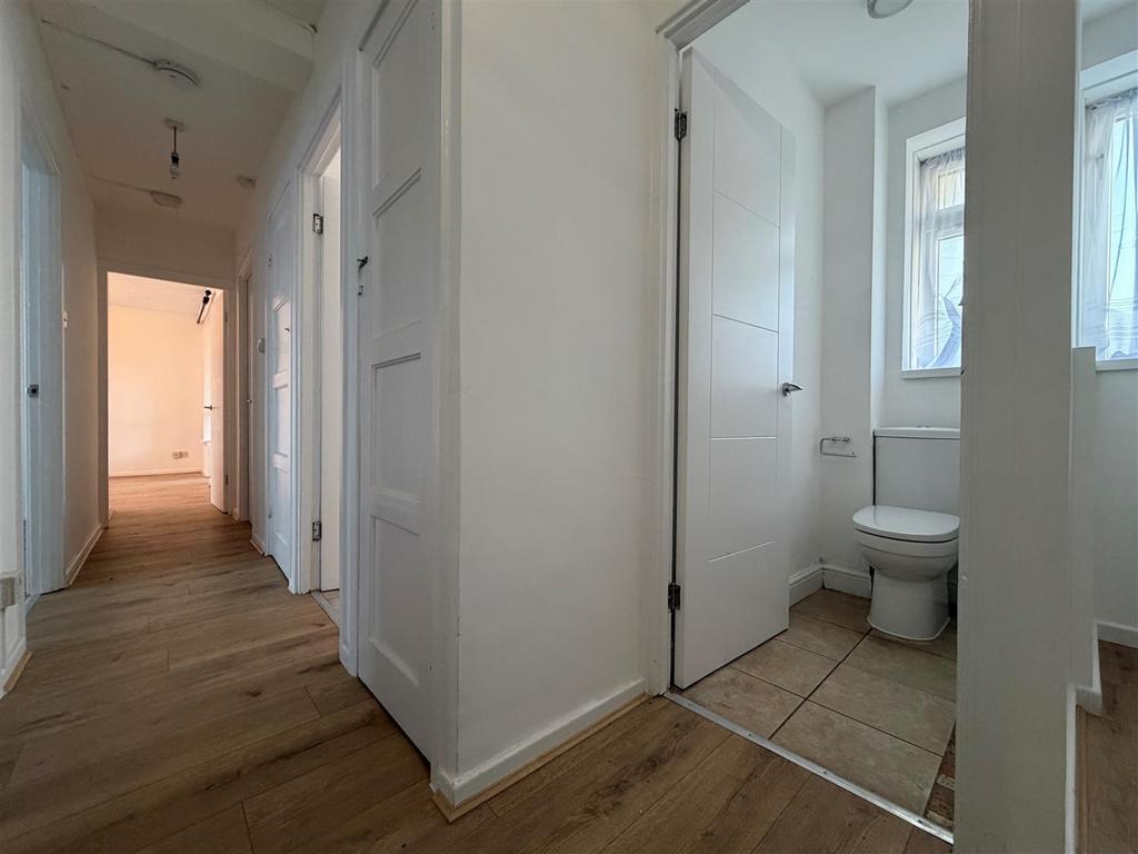 Bathroom 2.jpg