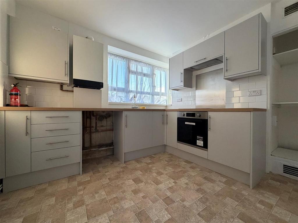Kitchen 2.jpg