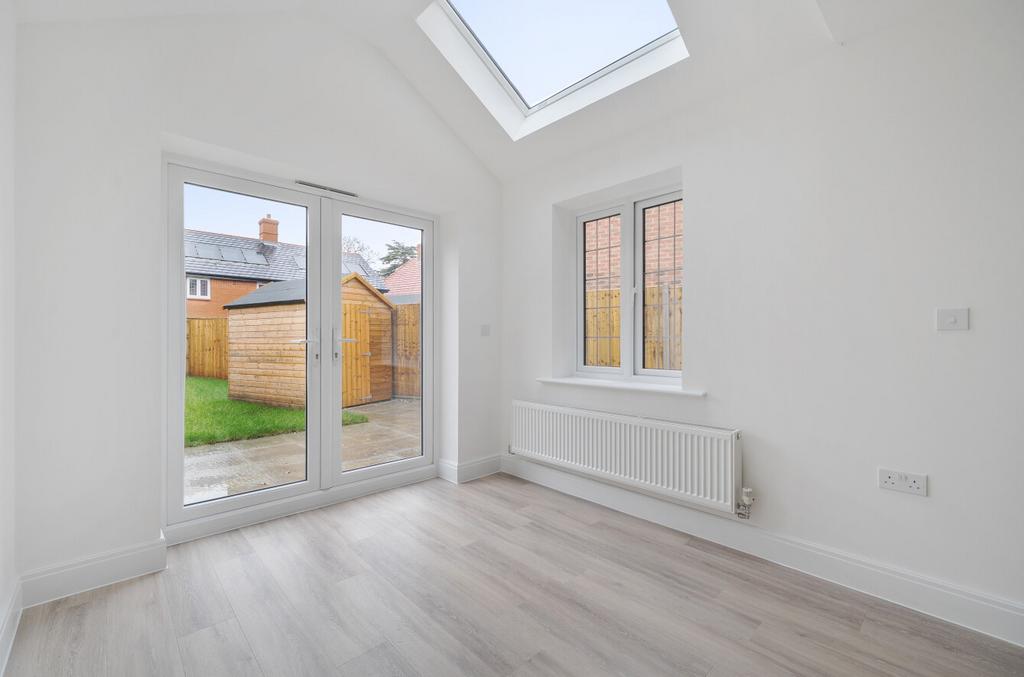 1388549 16 693837...