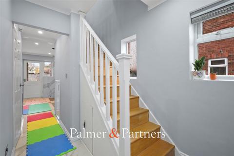 3 bedroom semi-detached house for sale, Magazine Farm Way, Prettygate, Colchester, Essex, CO3