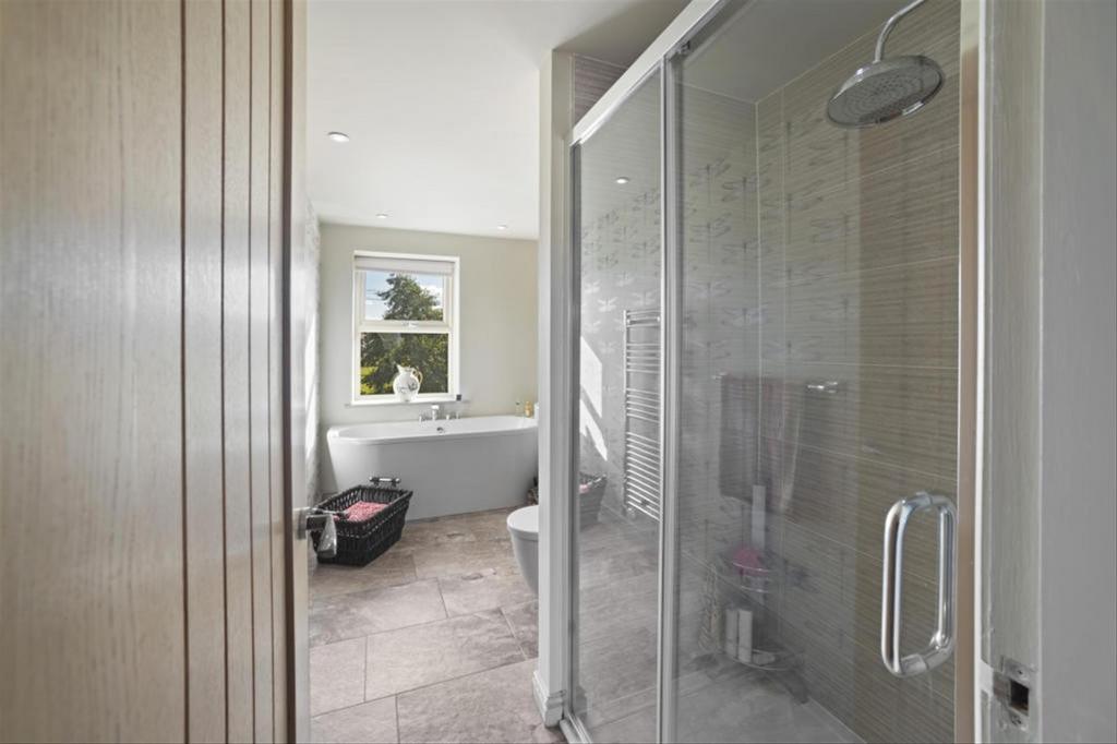 En suite 2