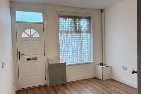 3 bedroom terraced house to rent, Malt Mill Lane, Halesowen B62