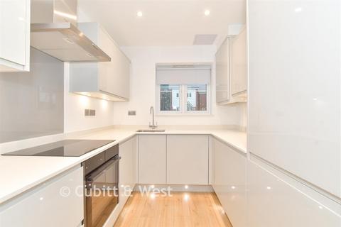 3 bedroom townhouse for sale, Quiet Waters Close, Angmering, West Sussex