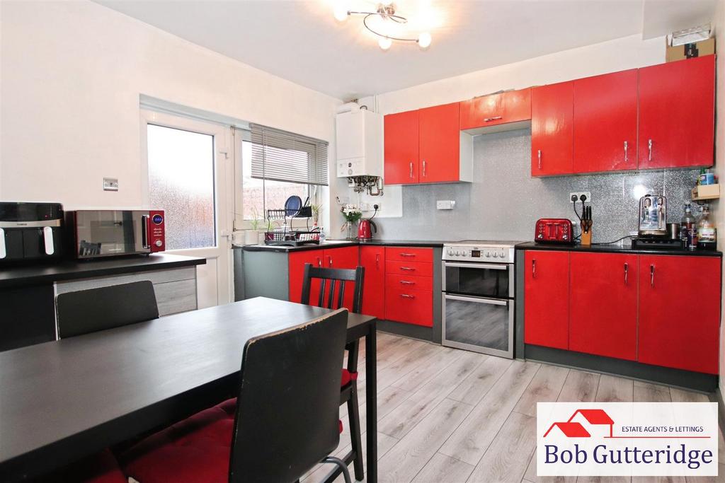 Fitted kitchen / diner