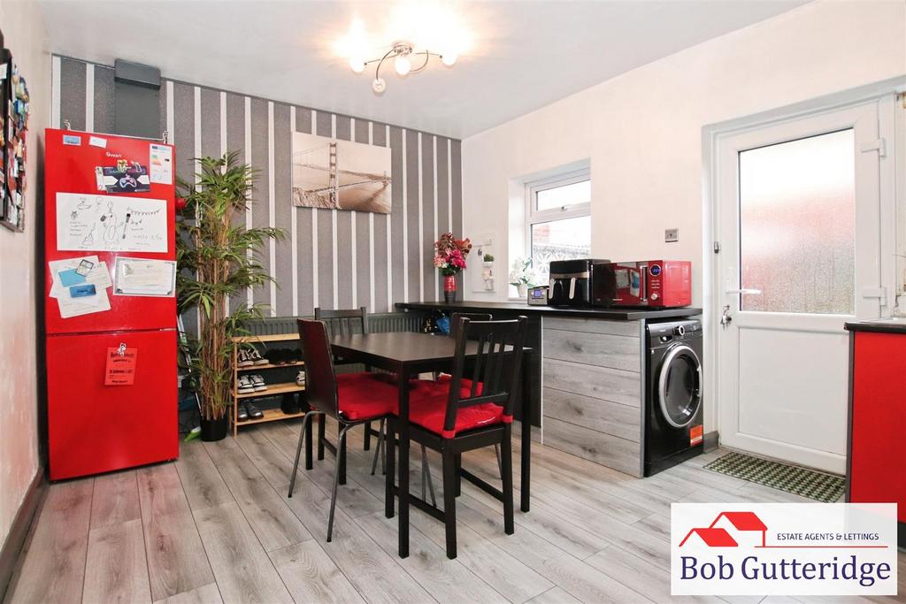 Fitted kitchen / diner