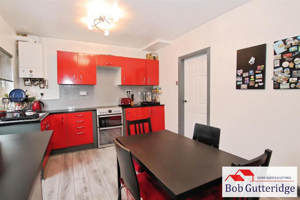 Fitted kitchen / diner