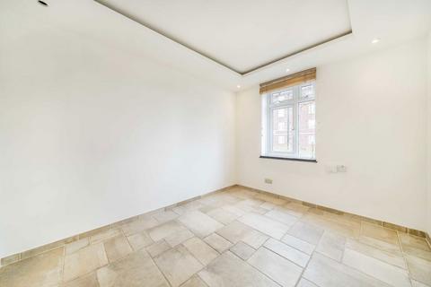 4 bedroom flat to rent, Albert Carr Gardens, London SW16