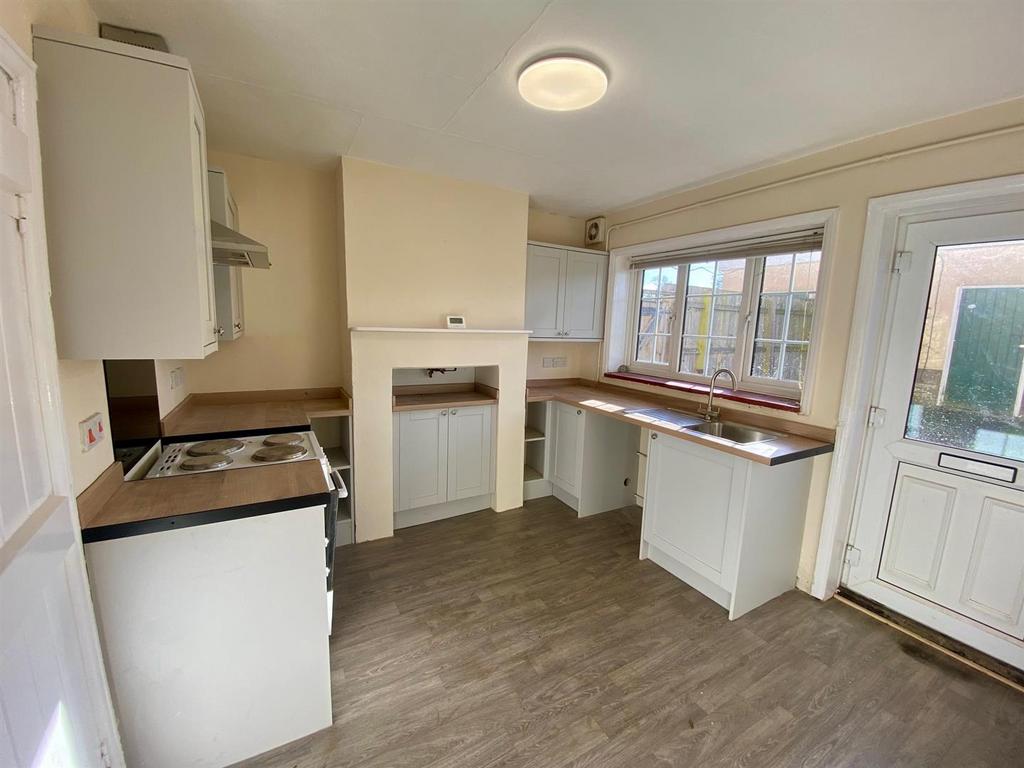 Kitchen 2.jpg