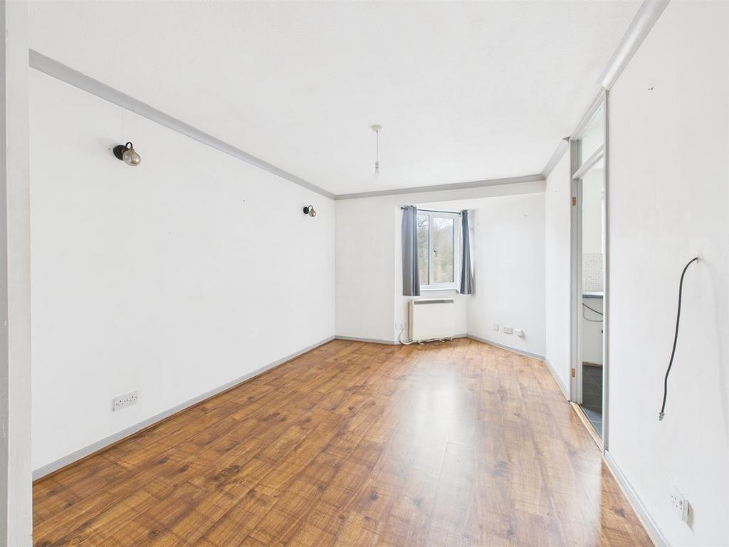 CAM05080 G0-PR0239-STILL001.jpg