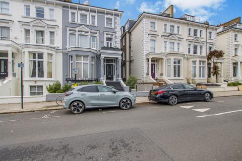 3 bedroom flat to rent, Belsize Park Gardens, London NW3