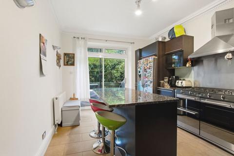 3 bedroom flat to rent, Belsize Park Gardens, London NW3