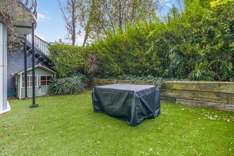 3 bedroom flat to rent, Belsize Park Gardens, London NW3