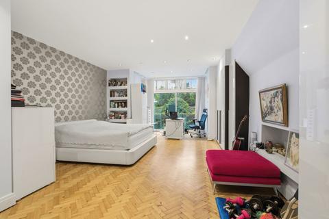3 bedroom flat to rent, Belsize Park Gardens, London NW3