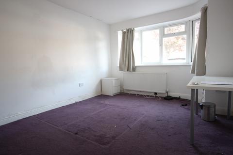 5 bedroom house share to rent, Cheyneys Avenue, Edgware, Greater London, HA8
