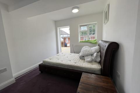 5 bedroom house share to rent, Cheyneys Avenue, Edgware, Greater London, HA8