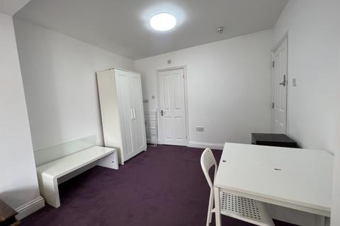 5 bedroom house share to rent, Cheyneys Avenue, Edgware, Greater London, HA8