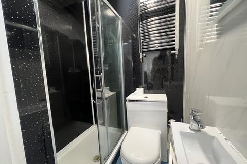 5 bedroom house share to rent, Cheyneys Avenue, Edgware, Greater London, HA8