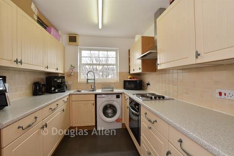 2 bedroom apartment for sale, Queensberry Place, Manor Park