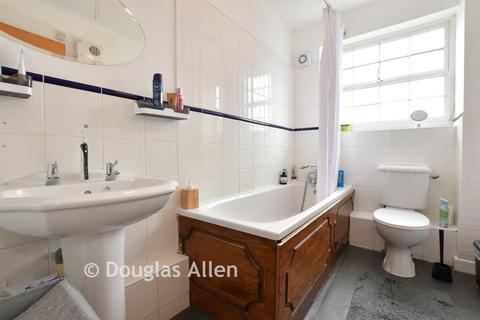 2 bedroom apartment for sale, Queensberry Place, London E12