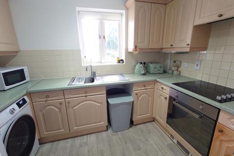 2 bedroom ground floor flat to rent, Caterham on the Hill
