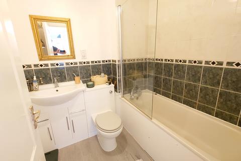 2 bedroom ground floor flat to rent, Caterham on the Hill