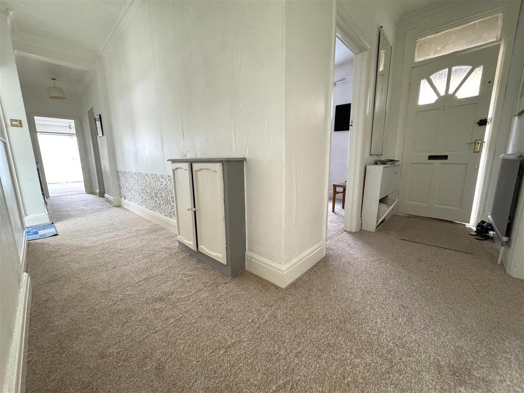 Entrance Hallway 'L' Shape