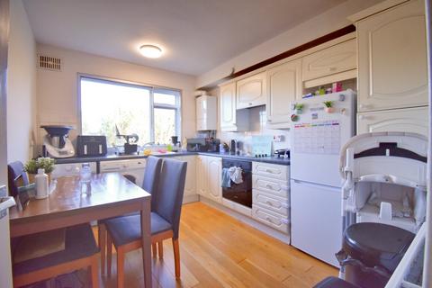 undefined, Queens Road, Hersham, Walton-on-Thames, KT12