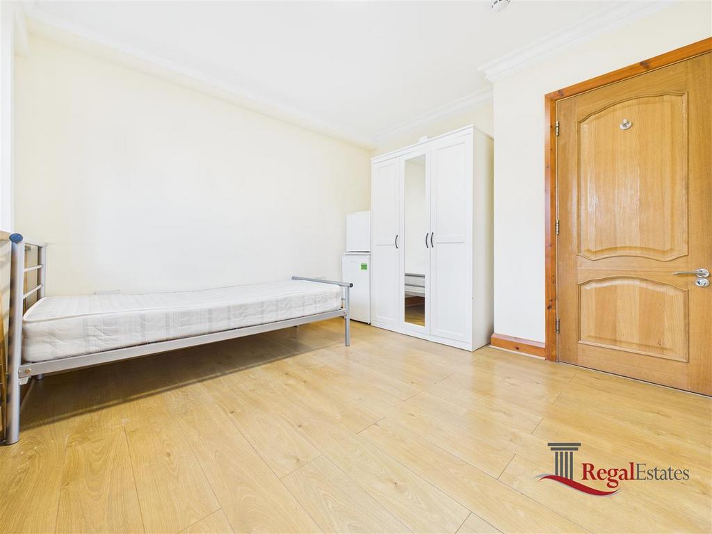 CAM02489 G0-PR0241-STILL002.jpg