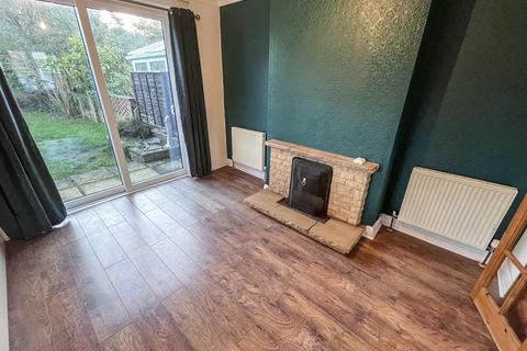 3 bedroom semi-detached house to rent, Foxhills Road, Wolverhampton