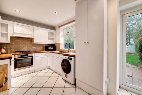 undefined, Courtenay Avenue, Harrow, HA3