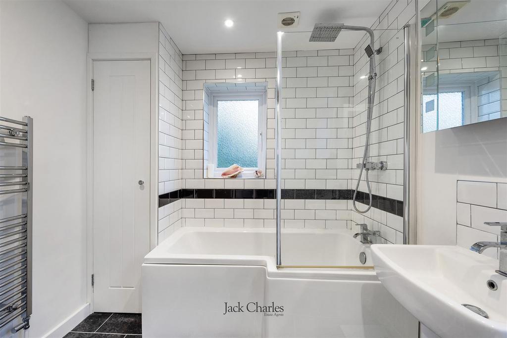 33 Wealden Close, TN11 9 HB 012.jpg