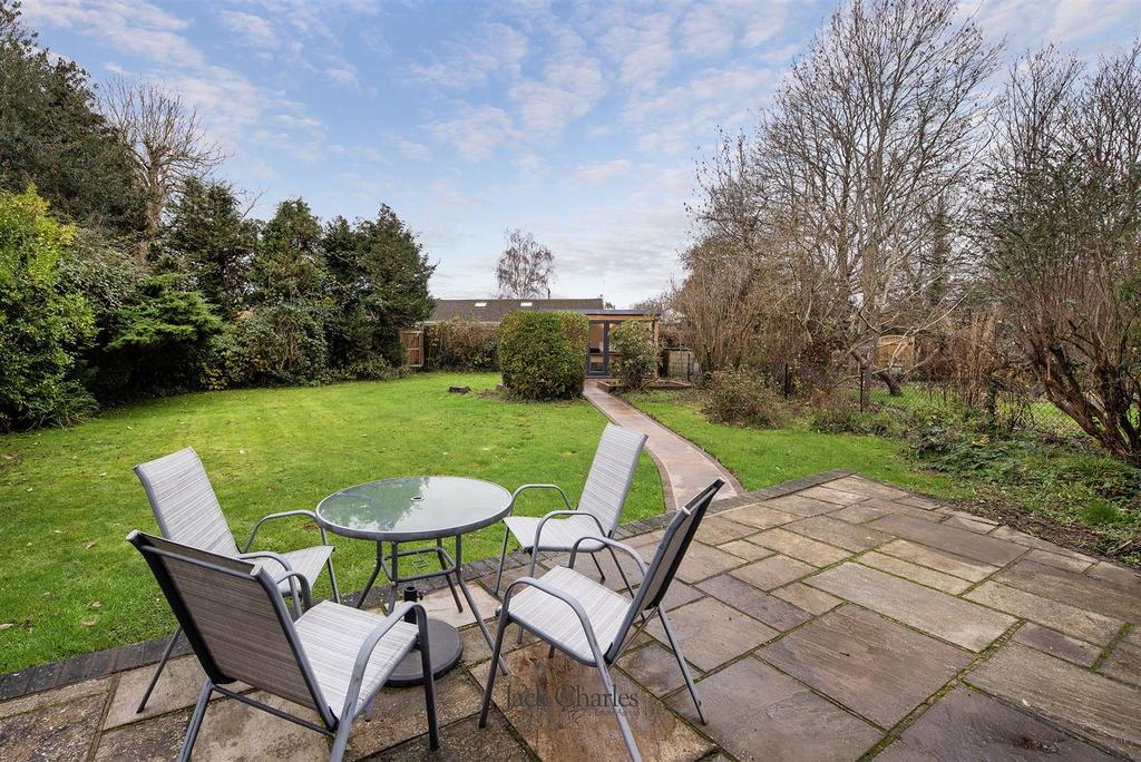 33 Wealden Close, TN11 9 HB 013.jpg