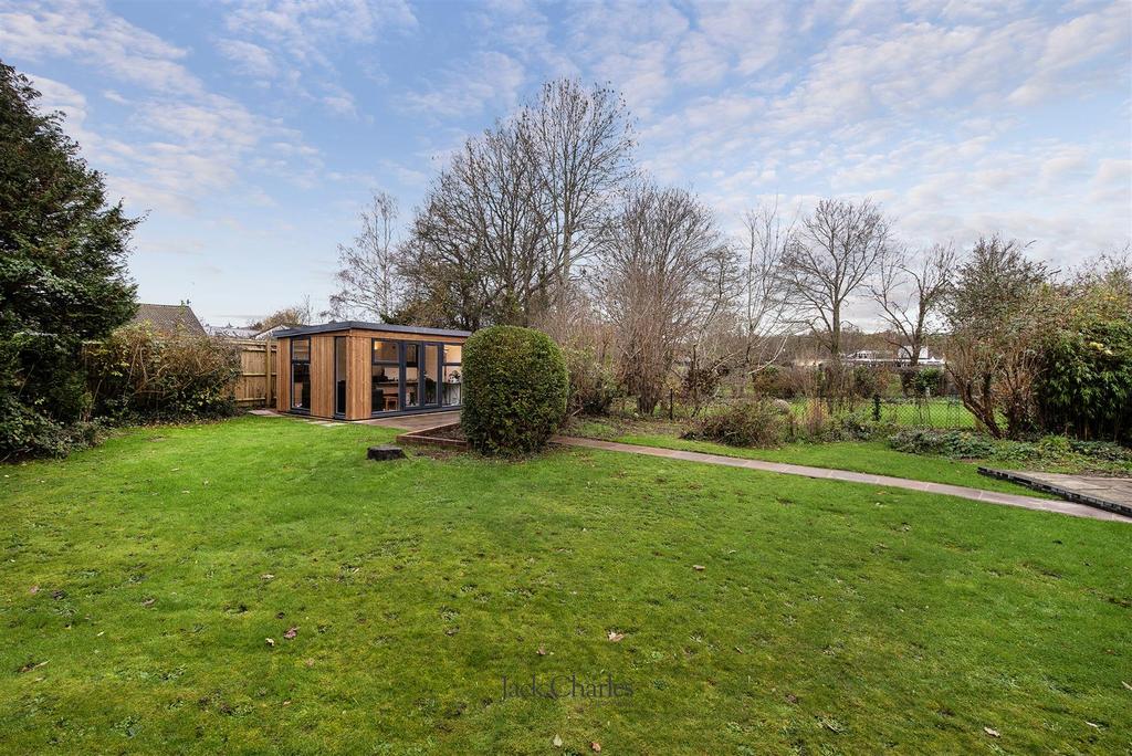 33 Wealden Close, TN11 9 HB 014.jpg