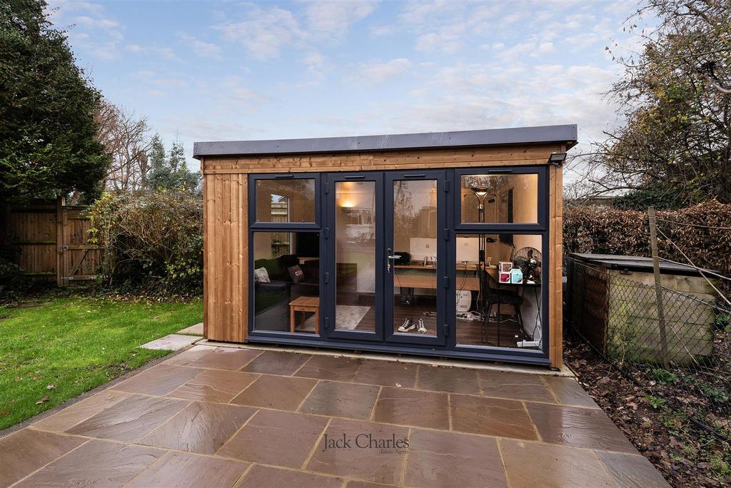 33 Wealden Close, TN11 9 HB 015.jpg