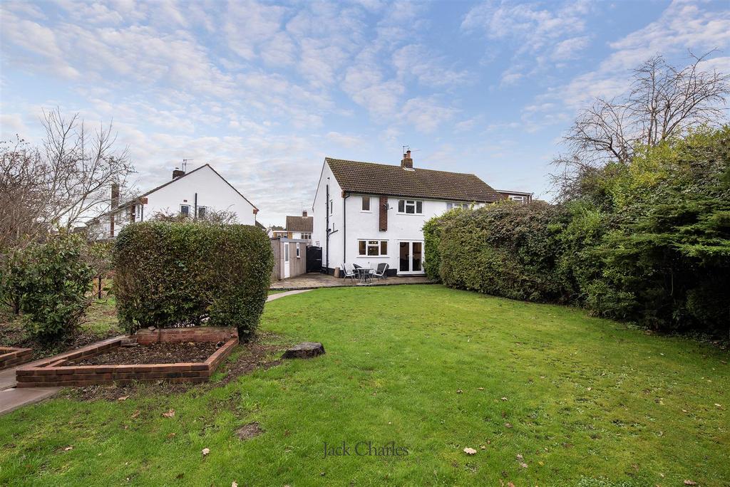 33 Wealden Close, TN11 9 HB 017.jpg