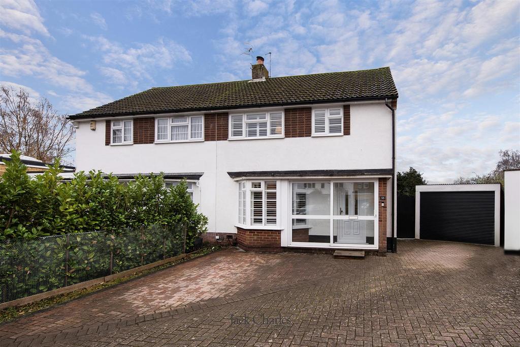 33 Wealden Close, TN11 9 HB 001.jpg