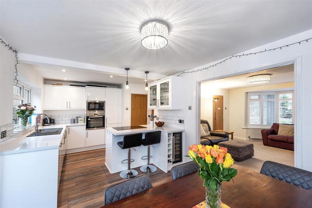 33 Wealden Close, TN11 9 HB 004.jpg