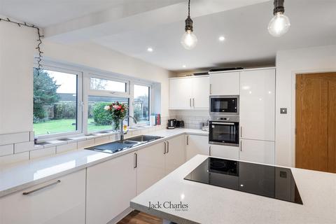 3 bedroom house for sale, Wealden Close, Hildenborough, Tonbridge