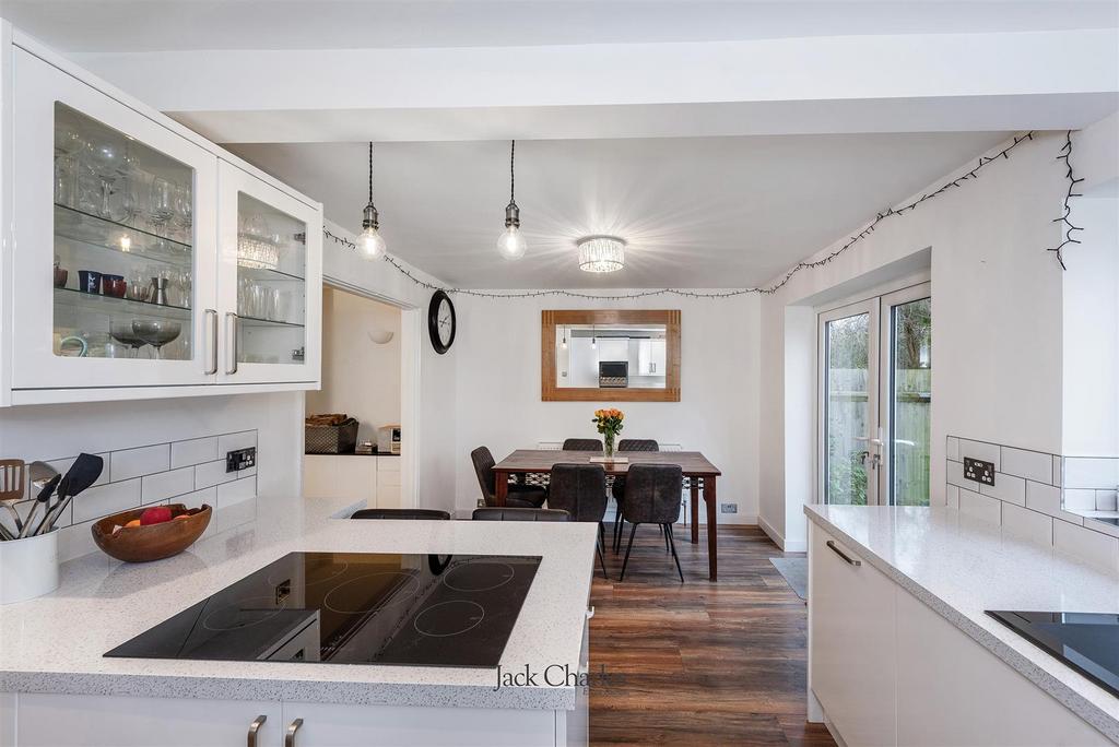 33 Wealden Close, TN11 9 HB 007.jpg