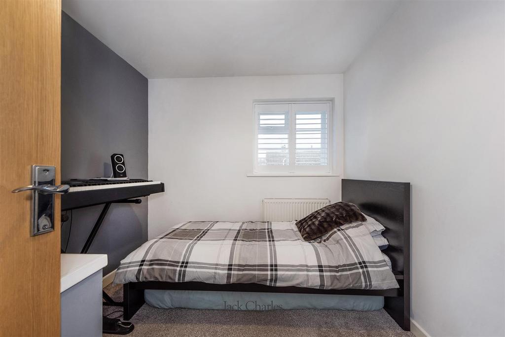 33 Wealden Close, TN11 9 HB 009.jpg